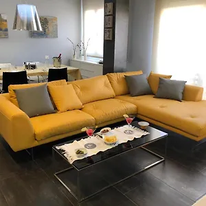 https://hauzify-i-apartament-petit-plaer.catalonia-hotels.com